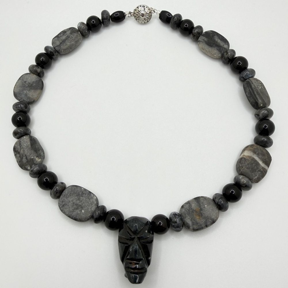 16" NWOT Artisan, onyx, granite, labradorite and carved stone pendant necklace!